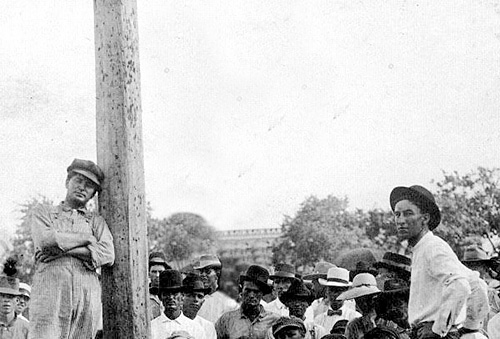 The crowd in Robinson, Texas at the display of Jesse Washington's body